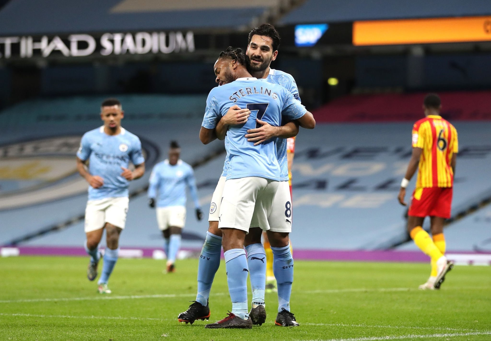 赛场上脱颖 赛场上脱颖